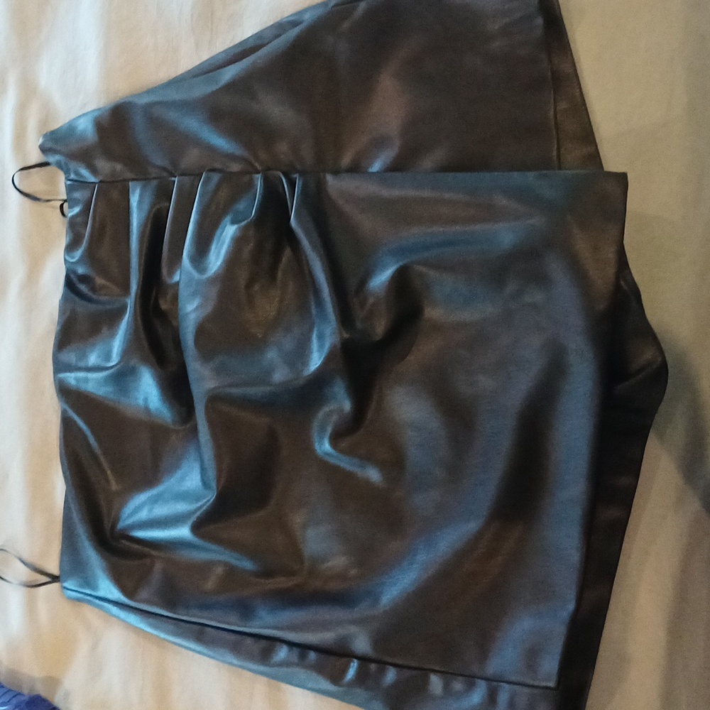 Zara Faux Leather high waisted Shorts xs